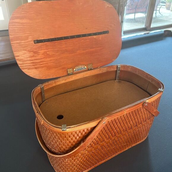 Vintage Wicker Picnic Basket - Picture 2 of 8